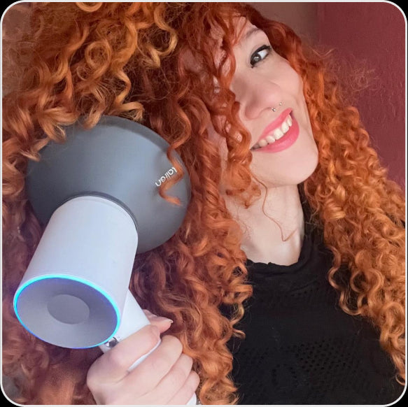 Dual voltage travel hair dryer