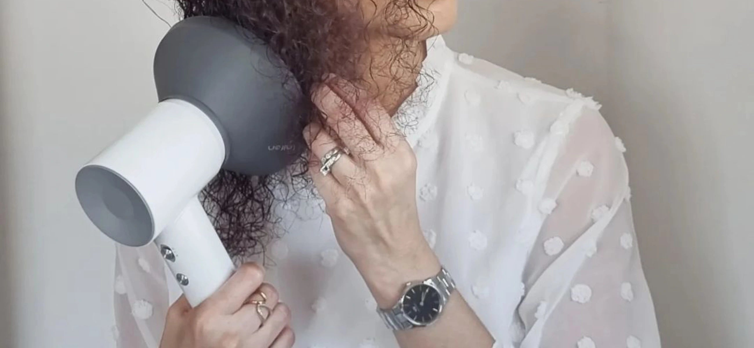 How to use a hair dryer diffuser