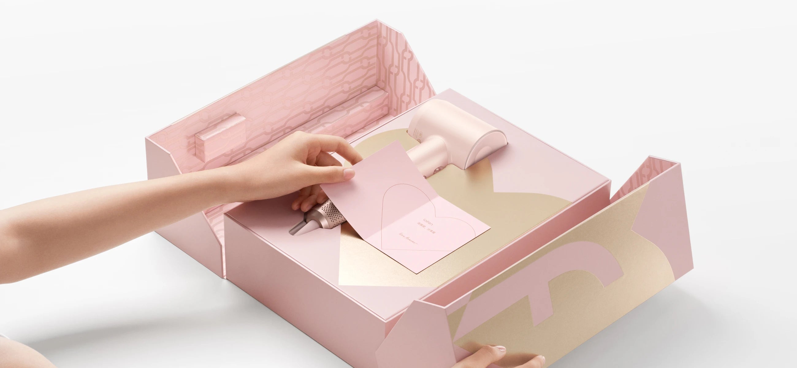 Foldable hair dryers: Style and convenience on the go!