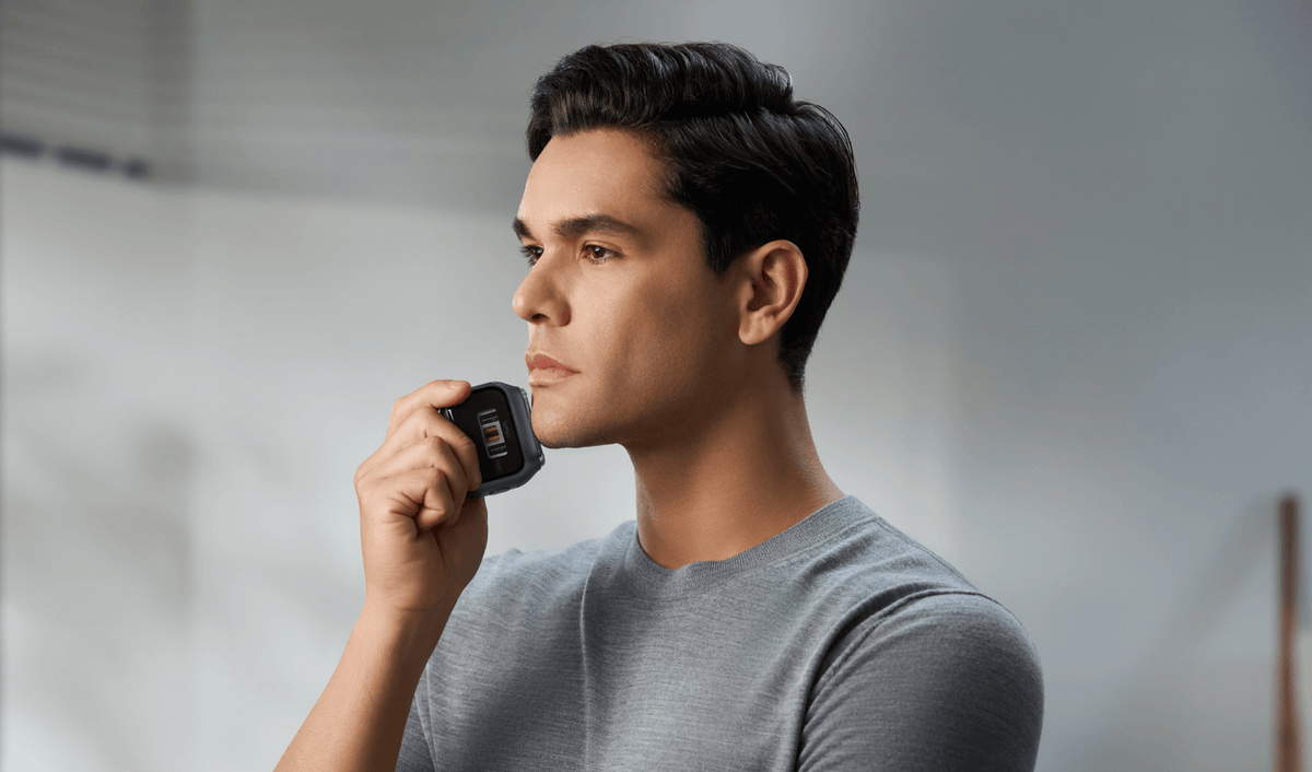 A men uses Laifen P3 pro electric shaver for clean shave